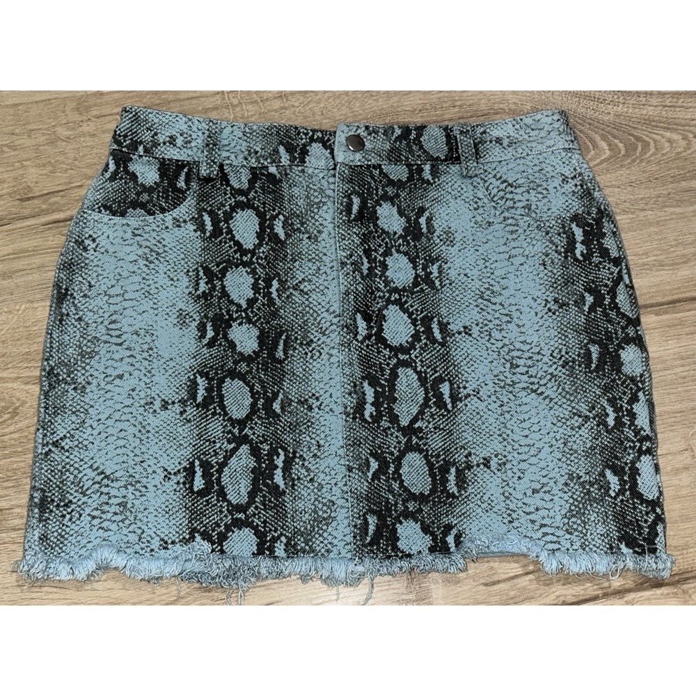 Blue Blush Light Blue Snake Print Mini Skirt Button Frayed Hem Pockets Size L